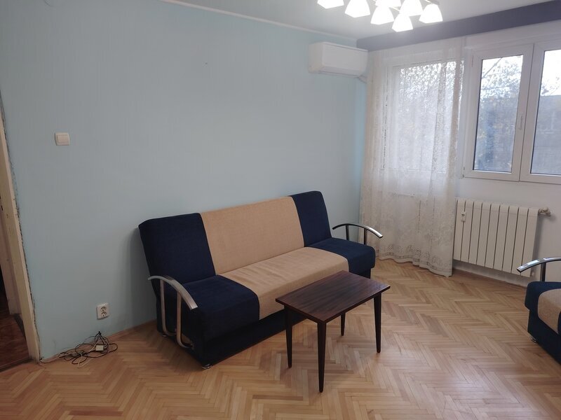 Eroii Revolutiei chiar langa metrou